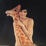 Uschi Glas oben ohne hinter einer Giraffe